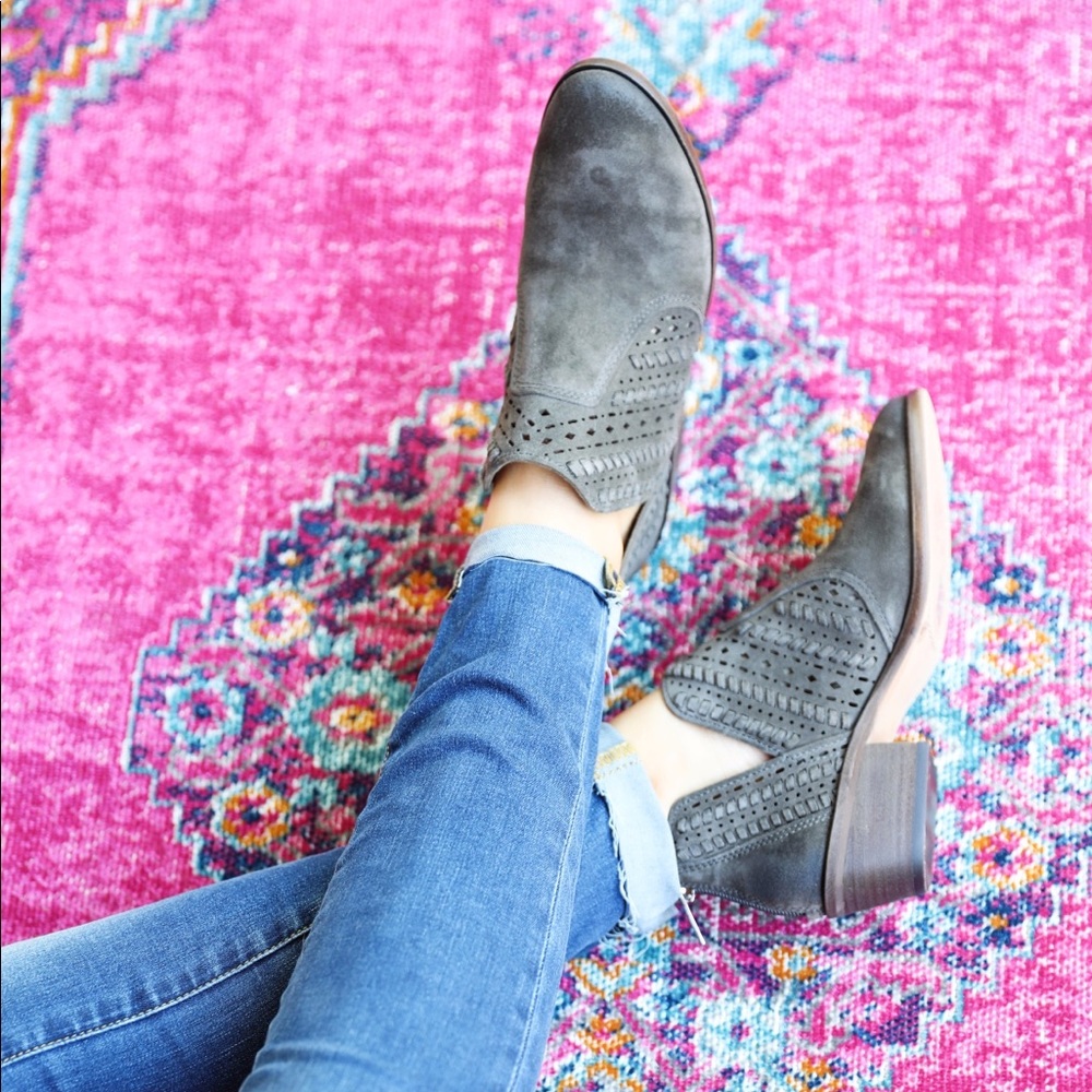 Vince Camuto Prasata Bootie Tornado Suede Sz 8.5